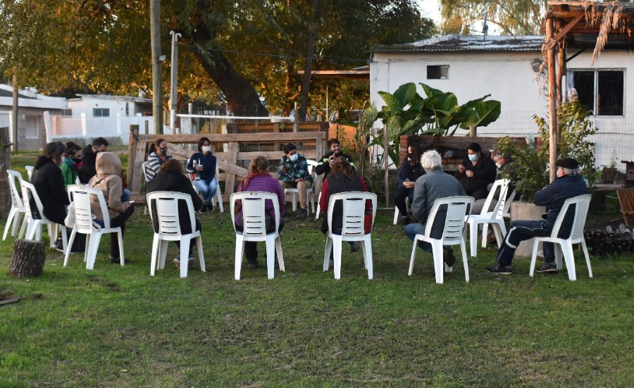 reunion del municipio con vecinos y facultad para proyecto de hueras