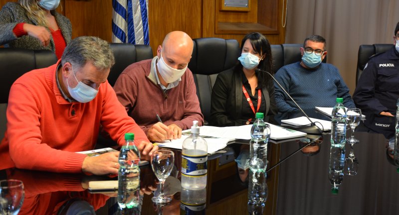 firma intendencia y cruz roja uruguaya