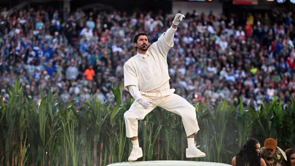 afp__20260209__96me222__v6__midres__applemusicsuperbowllxhalftimeshow