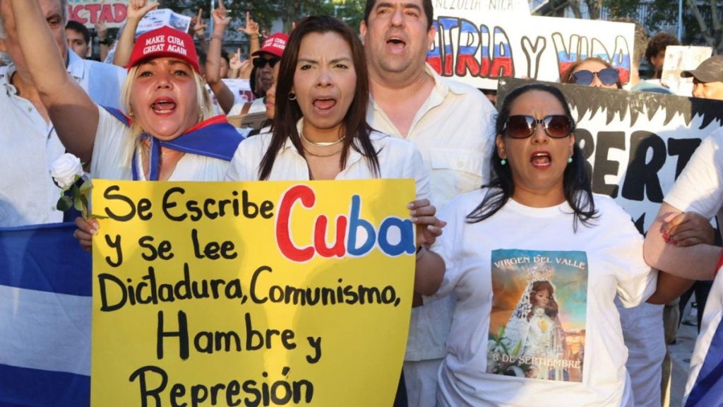 cuba-marcha-plaza-independencia