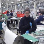Orsi visitó Joyson, una empresa dedicada a fabricar airbags que emplea a más de 700 personas, la mayoría mujeres